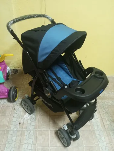 Vendo carrinho de bebê semi novo não faço entrega