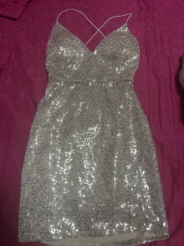 Roupa de festa feminina com paetê tamanho P