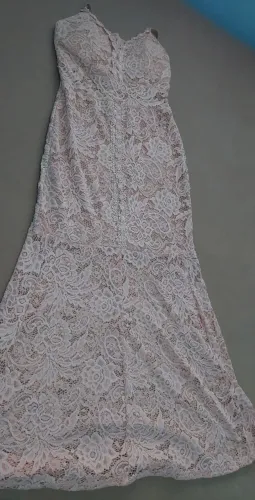 Vestido longo de renda