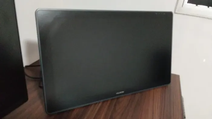 Mesa Digitalizadora Huion Kamvas Plus 22", Tela Full HD, Caneta PenTech 3.0