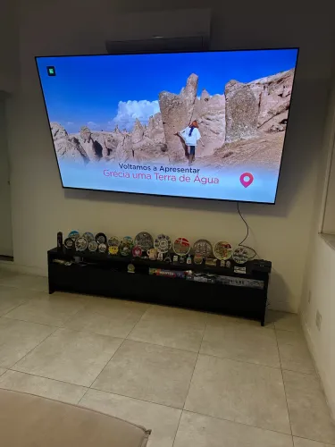 Smart TV 98? 4K - TCL - excelente estado - apenas 1 ano e 4 meses de uso - c/ suporte