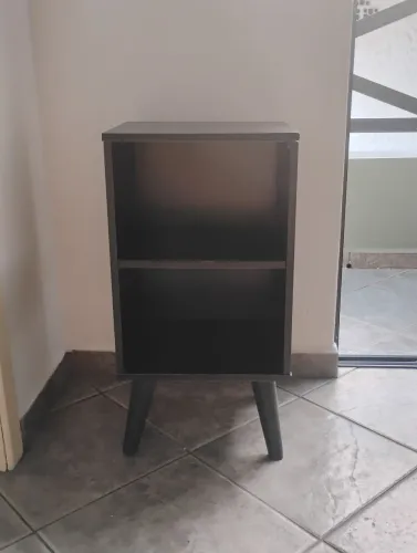 2 mesas de cabeceira