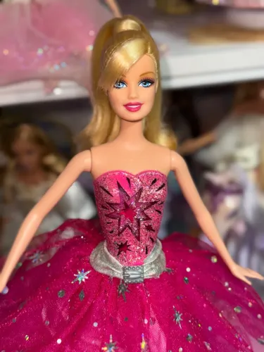 Boneca Barbie Moda e Magia