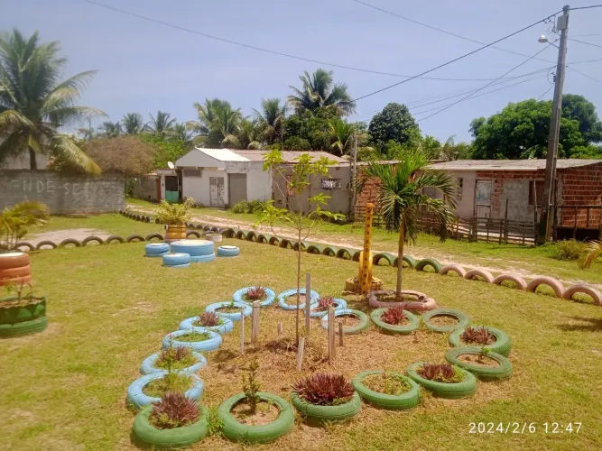 Vendo esse terreno medindo 8×80 localizado no parque verde em Camaçari a 1 km do mix 