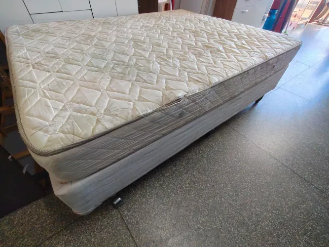 Cama box Queen com colchão de espuma D33 bem firme ((ENTREGO GRATIS))
