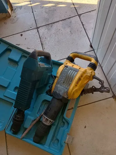 Martelo 11 KG Bosch R$1.500 martelo 10 KG DEWALT R$2.100