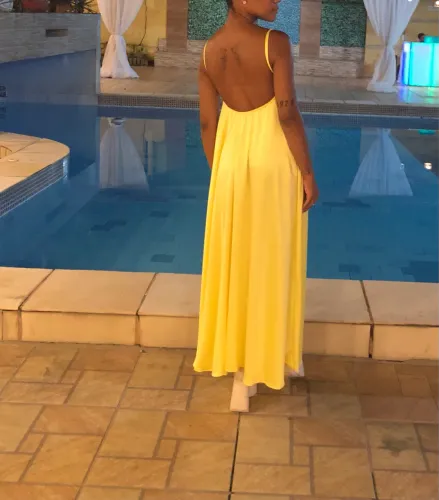 Vestido amarelo costa aberta