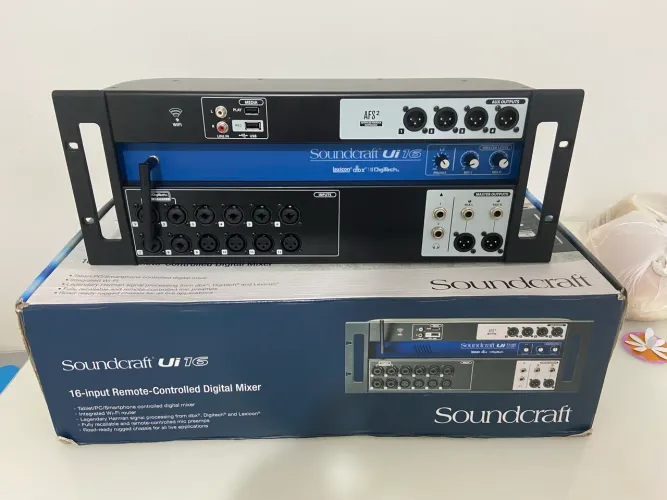 Mesa de Som Soundcraft UI16