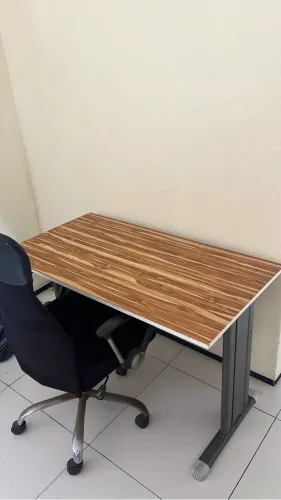 Mesa e cadeira para escritório