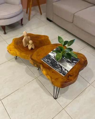 Mesa de centro rústica com pés de metalon | jaqueira