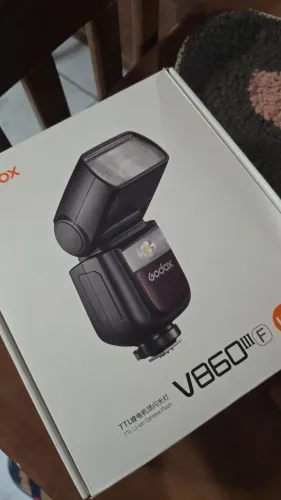 Flash Godox V860III com 2 baterias