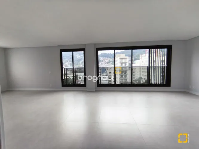 APARTAMENTO À VENDA NA HERCÍLIO LUZ-FLORIANÓPOLIS SC