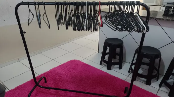 Vendo itens de loja. Arara . Manequim. Roupas