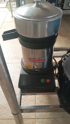 Extrator de suco profissional bermar