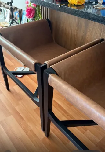 Poltronas em couro marrom