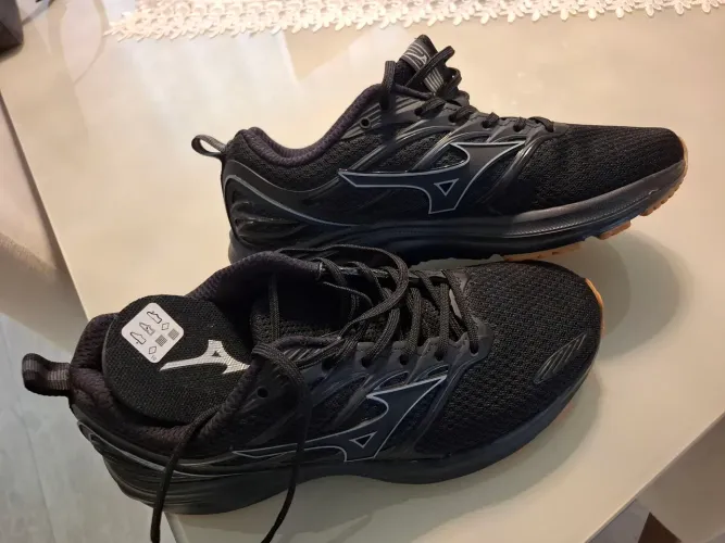 Tenis Mizuno, novo, número 38, preto