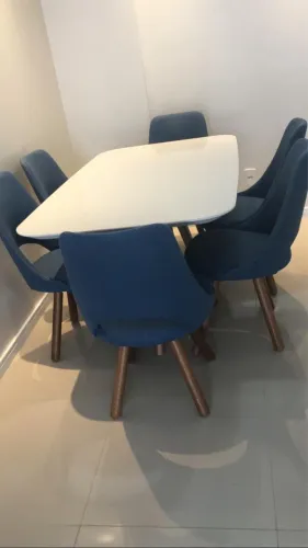 Conjunto mesa e cadeira