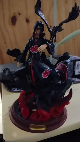 Action figure Itachi