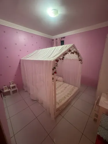 Cama de casinha com colchão, tamanho casal