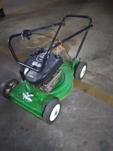 Vendo cortador de grama Trapp a gasolina,com im pequeno defeito
