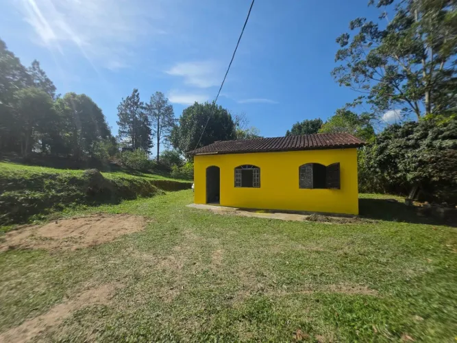 Chacara com registro de imóveis e IPTU.