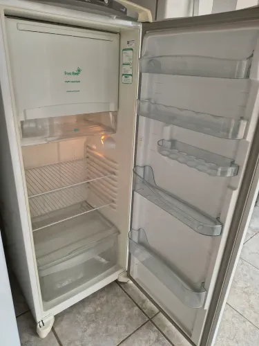 Geladeira Consul pequena Frost Free