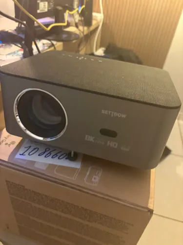 Projetor Bettdow 15000LM Full HD Wi-Fi 6 Bluetooth 5.0 + Tela de Projeção Branca