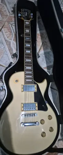 Guitarra Strinberg Les Paul com case de luxo + pedaleira