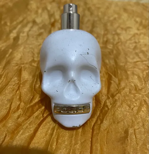 Police Caveira (frasco branco em forma de caveira)