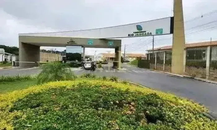 Cada para alugar em condomínio fechado com 3 quartos sendo 2 suíte bairro Jardim Imperial