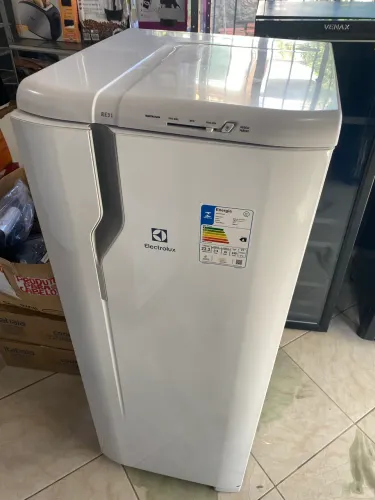 GELADEIRA ELECTROLUX 240L NOVAA 220V 