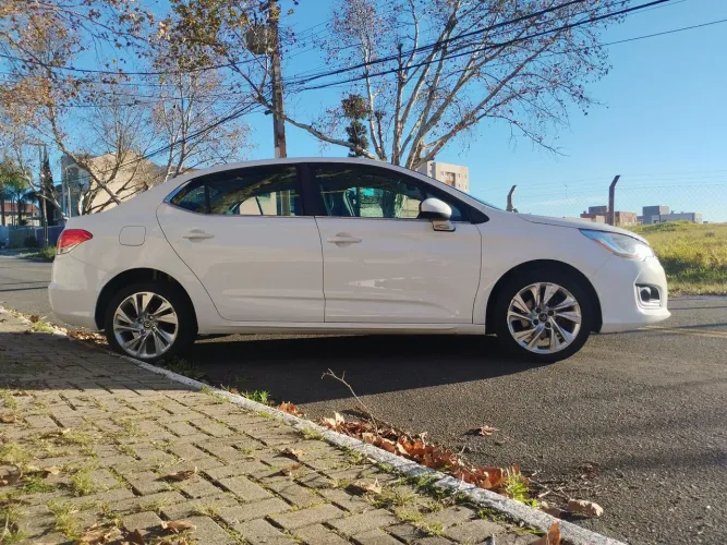 Citroen C4 Lounge Tendance 2.0 Flex 4P Aut. 2015
