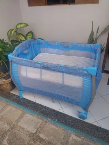 Berço cercado completo com colchão