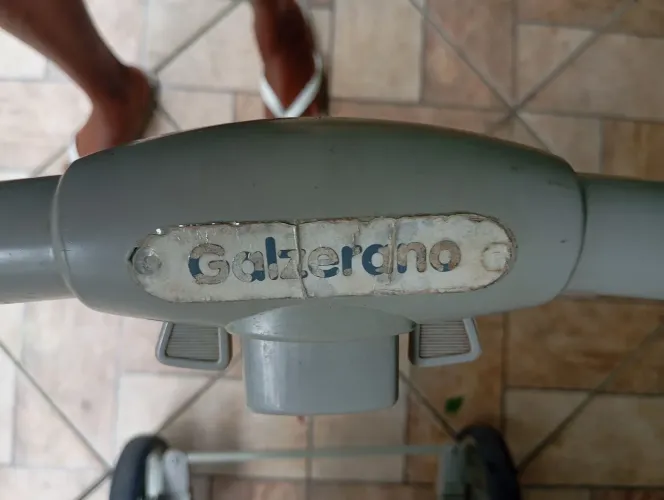 Carrinho de bebê e vira berço