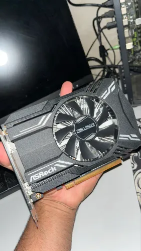 Placa de vídeo AMD Radeon RX 6400 4GB GDDR6