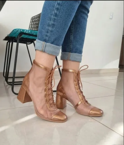 Bota de couro Ferrucci 39
