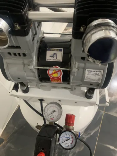 Compressor de Ar Odontológico 60L 2HP 220V Chiaperini MC 10 BPO