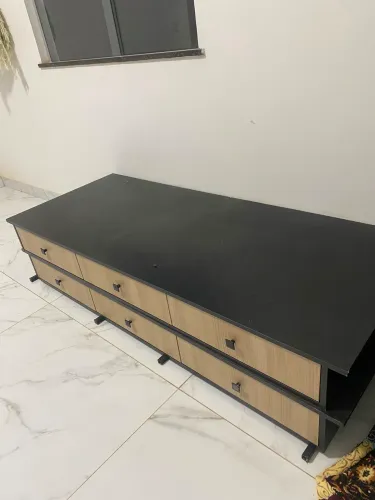 vende-se Mesas 100 % MDF com 3 gavetas cada (sem as bases )