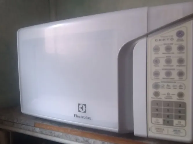 VENDO MICROONDAS ELETROLUX DE 31 LITROS....NAO CONSIGO ENTREGAR...
