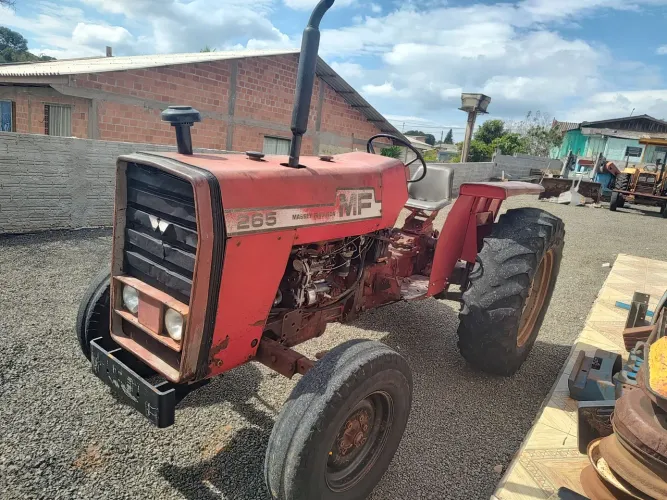 Trator MF 265 com direção hidráulica 
