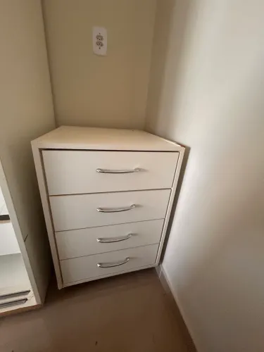 Cômoda de canto