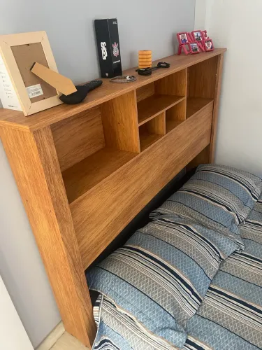 Cabeceira de cama em madeira