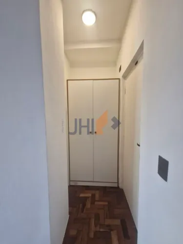 Apartamento para locação na Santa Cecília com varanda e armários