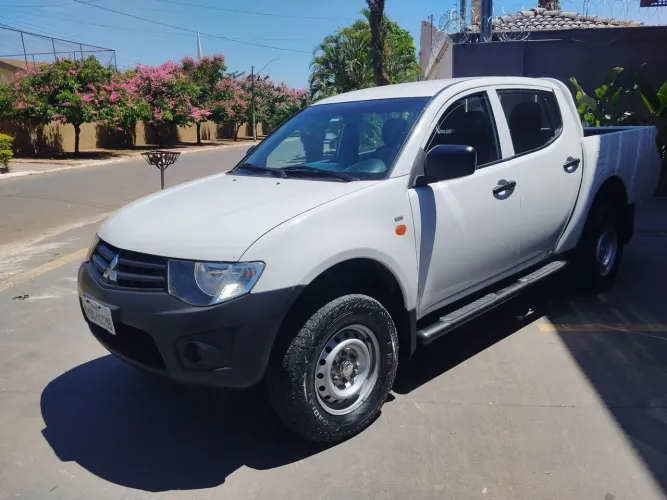 Mitsubishi L200 Triton GL 3.2 CD TB Int. Dies. Mec. 2017