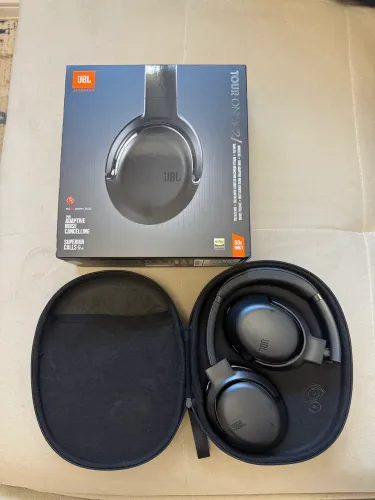 Fone JBL tour One M2 - Extremamente Novo!