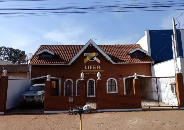 Casa à Venda em Bairro Luxuoso Parque Residencial Manoel de Vasconcellos