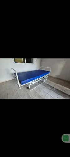 Vendo Cama Hospitalar com colchão em excelente estado