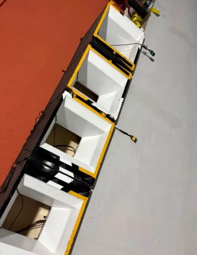 Vendo caixa de médio 12