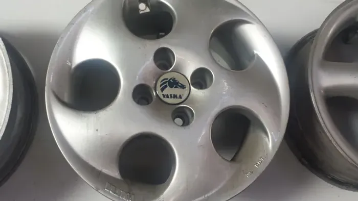 Roda aro 14 chevrolet corsa cata-vento prata 4x100 jogo