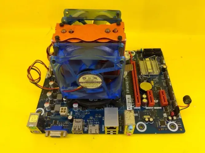Placa Mãe Pcware Ipmh61p1 com defeito + Processador + Cooler 